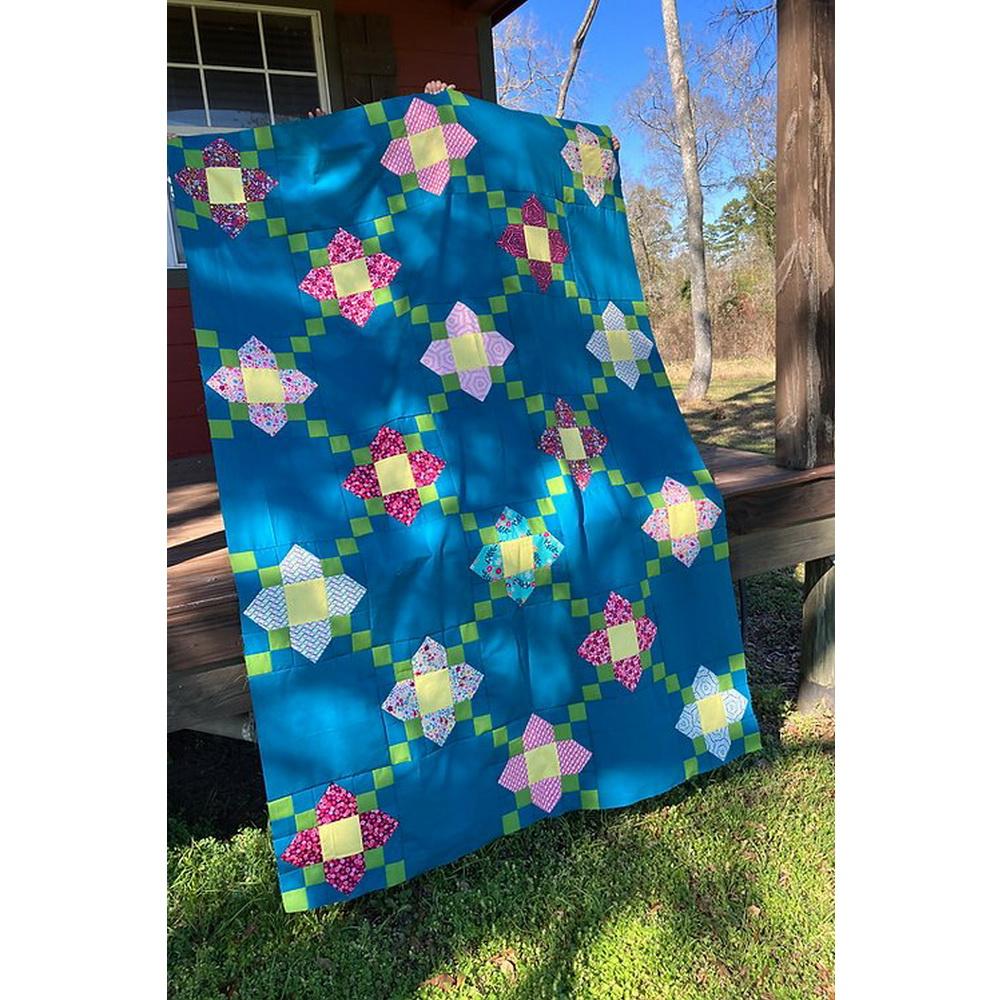 Seams Sew Me Quilt Pattern - Posy Chain - Sewingmachinesplus.com