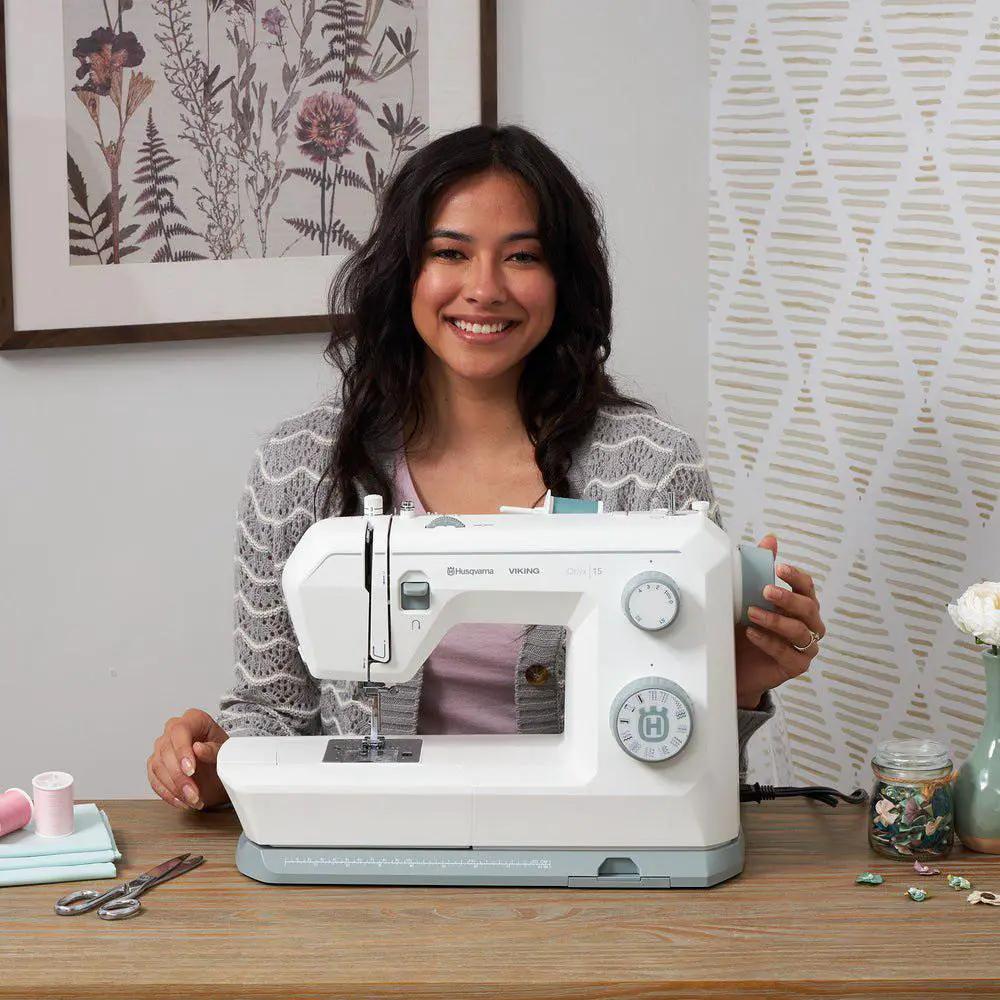 Husqvarna Viking Onyx 15 Sewing Machine - Sewingmachinesplus.com
