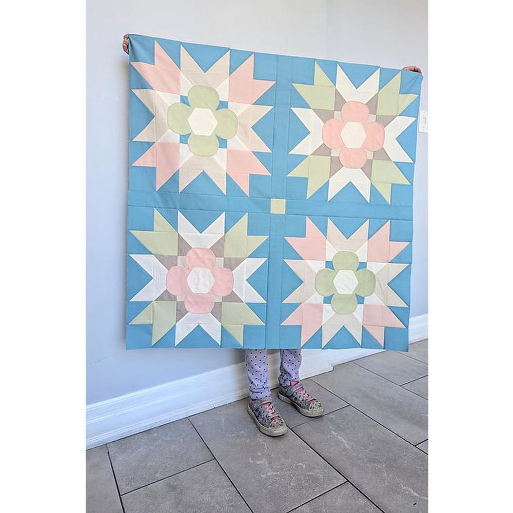 Seams Sew Me Quilt Pattern - Friendship Blooms - Sewingmachinesplus.com