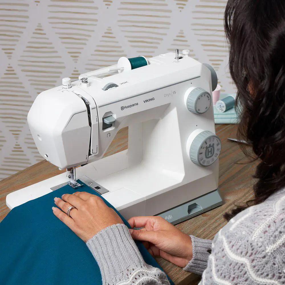 Husqvarna Viking Onyx 15 Sewing Machine - Sewingmachinesplus.com