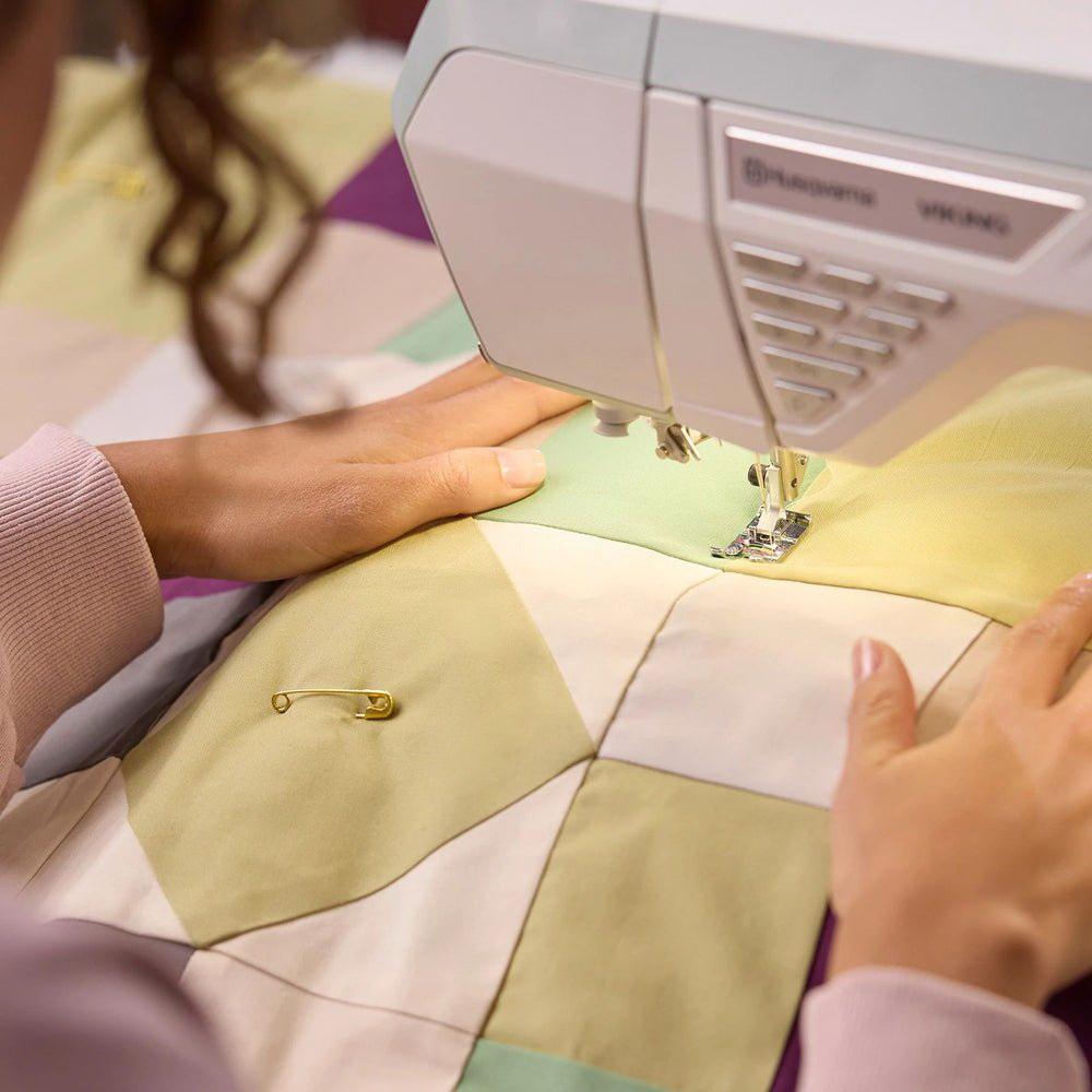 HUSQVARNA VIKING TOPAZ 55Q Sewing Machine - Sewingmachinesplus.com