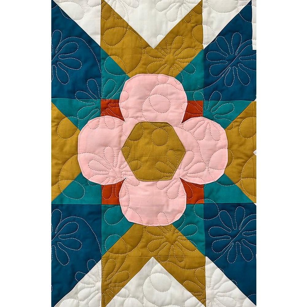 Seams Sew Me Quilt Pattern - Friendship Blooms - Sewingmachinesplus.com