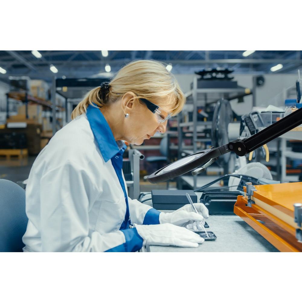 Daylight iQ ESD Daylight & UV Magnifier - Sewingmachinesplus.com