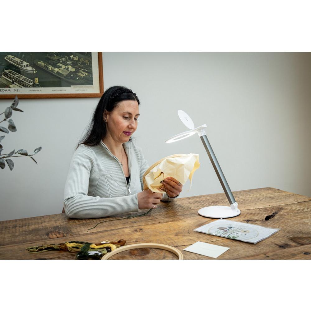 Daylight Halo Go 2 Rechargeable Light and Magnifier