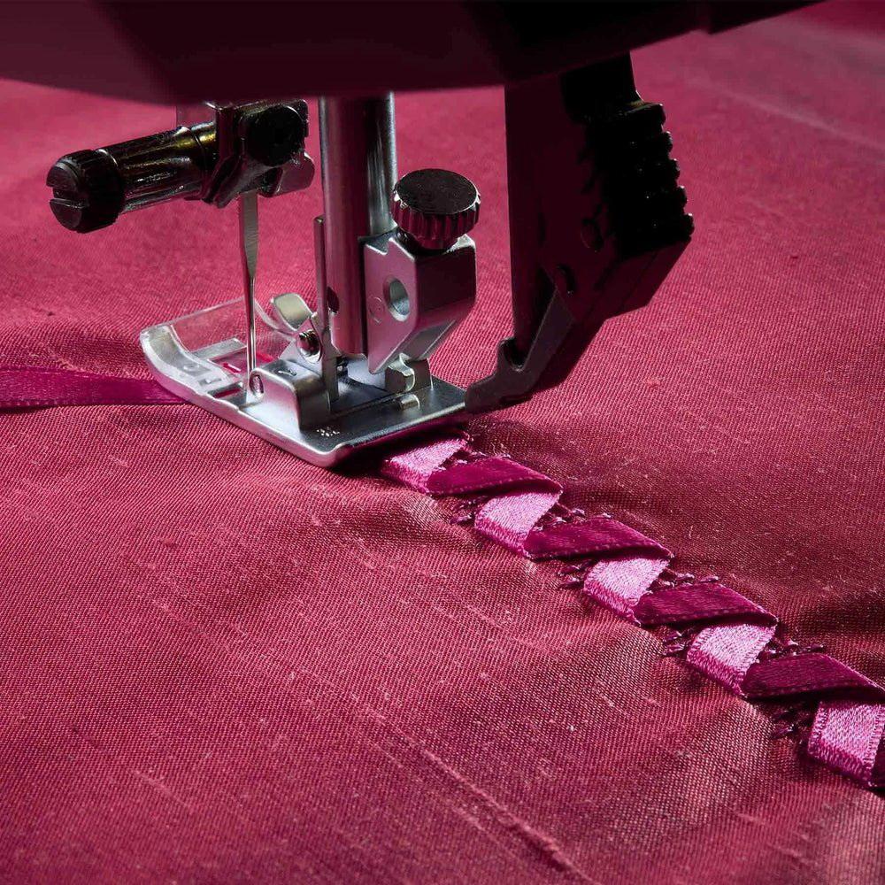 PFAFF quilt expression 725 Sewing Machine - Sewingmachinesplus.com