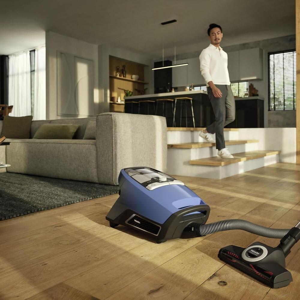 Miele Blizzard CX1 Turbo Team - Canister Vacuum (OPEN BOX MODEL)