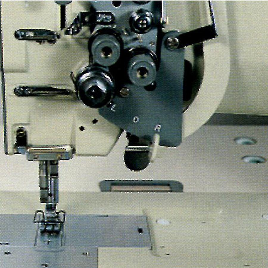 Highlead GC20528 Series Industrial Sewing Machines with Assembled Table and Servo Motor