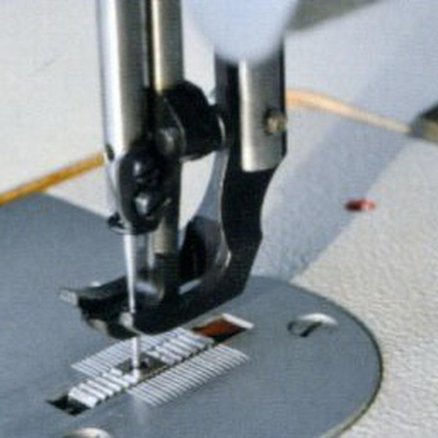 Highlead GC0618-1SC or GC0618-1-D2 Industrial Sewing Machine with Assembled Table and Servo Motor