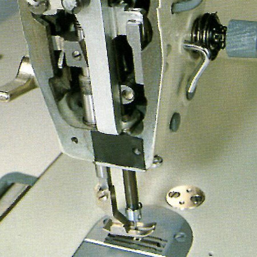 Highlead GC0518, GC0518-H, GC0518-MC, GC0518-MC-D, GC0518A-D3, GC0518-B, GC0518B-D3 Industrial Sewing Machine with Assembled Table and Servo Motor
