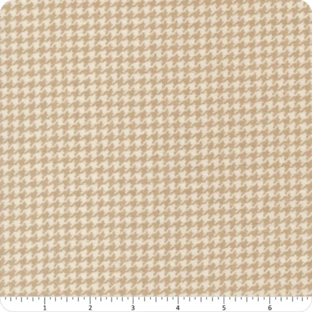 Flannel Gatherings Basics Cream Houndstooth cotton flannel fabric with a small cream and off-white houndstooth pattern.