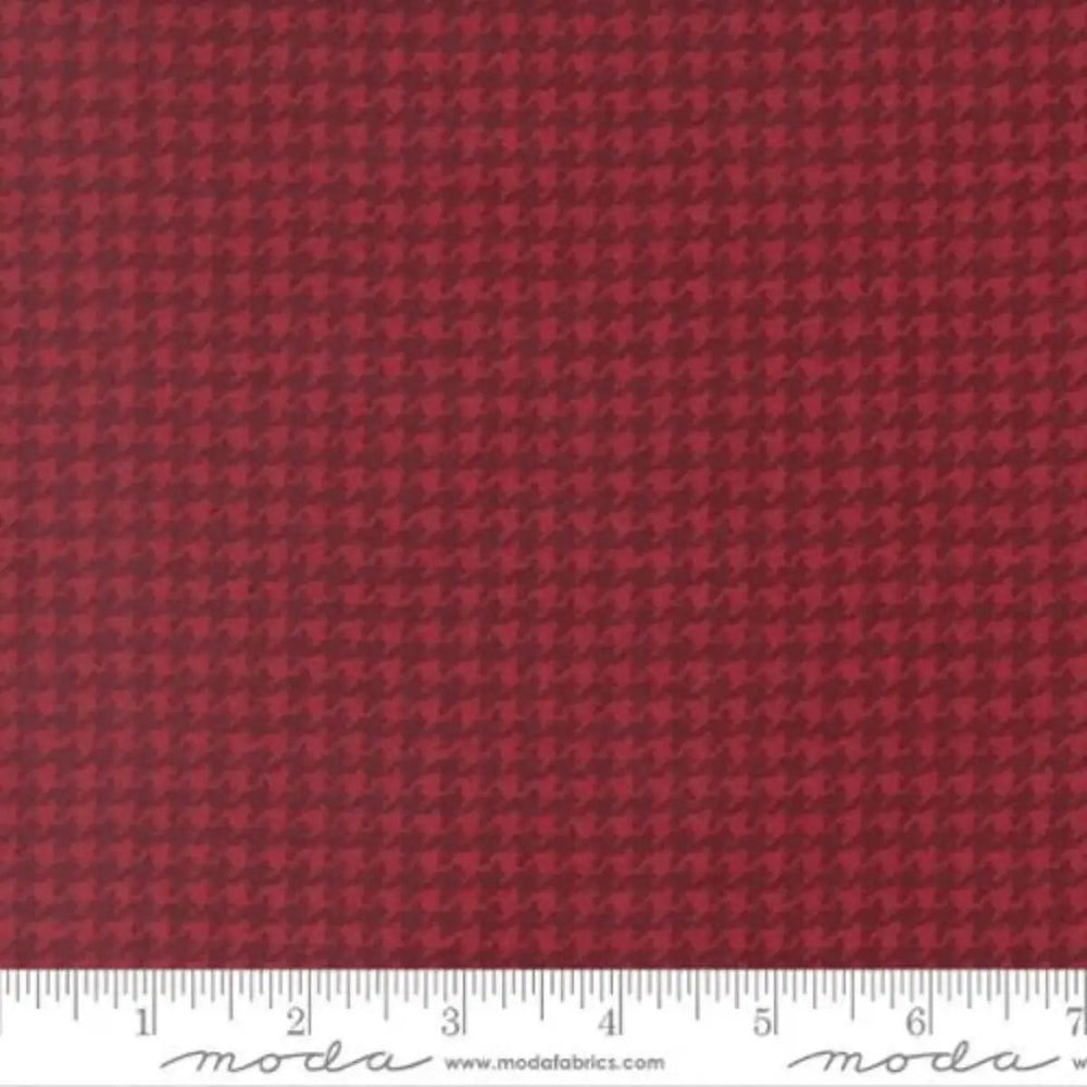 Flannel Gatherings Basics Brick Houndstooth cotton flannel fabric with a deep brick-red houndstooth pattern.