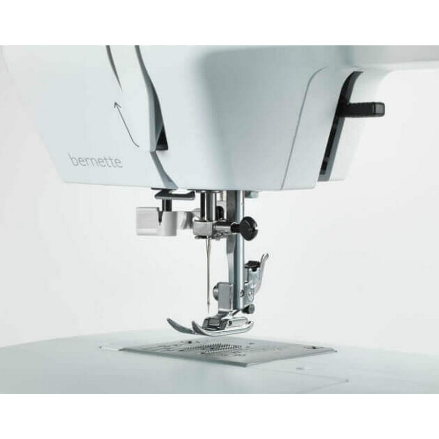 Bernette B33 Sewing Machine