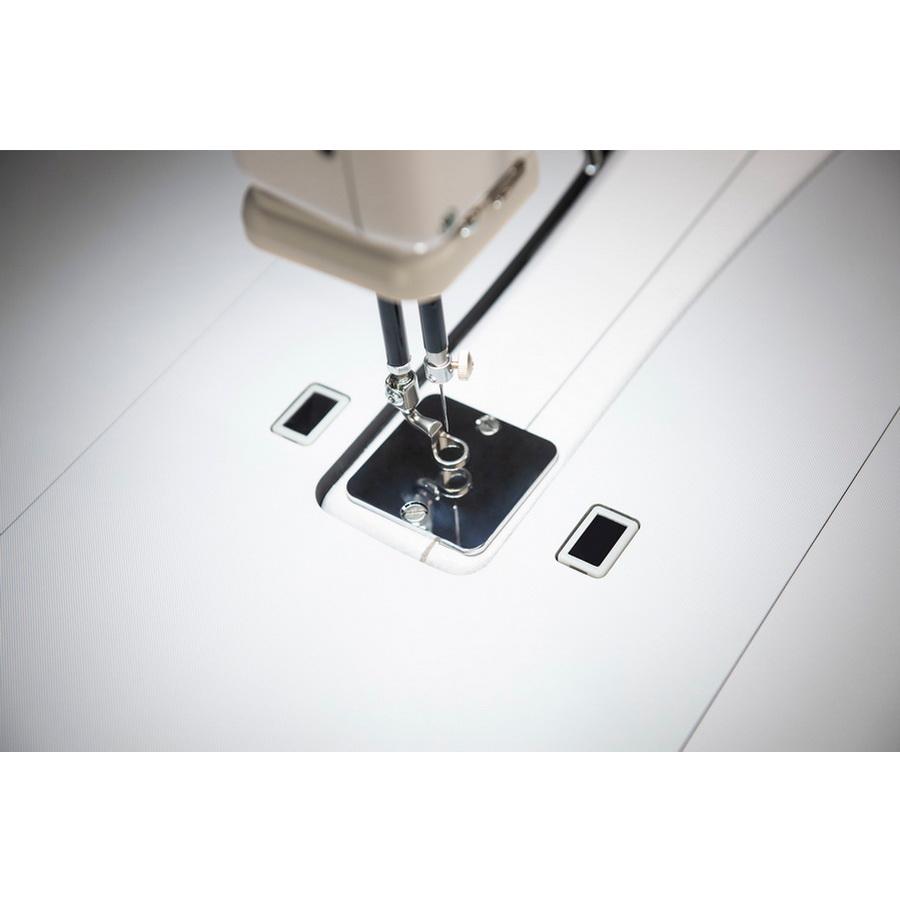 Refurbished King Quilter ll Sit Down with Quilt Vision Stitch Regulation Table - Sewingmachinesplus.com
