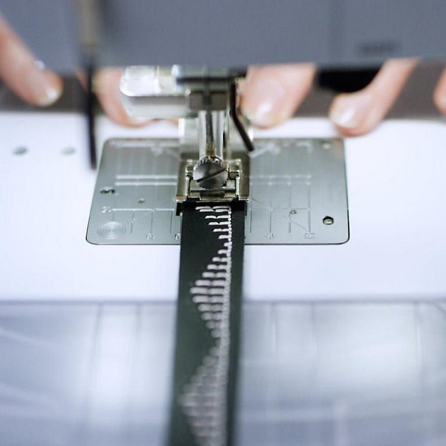 Bernina 485 Sewing Machine