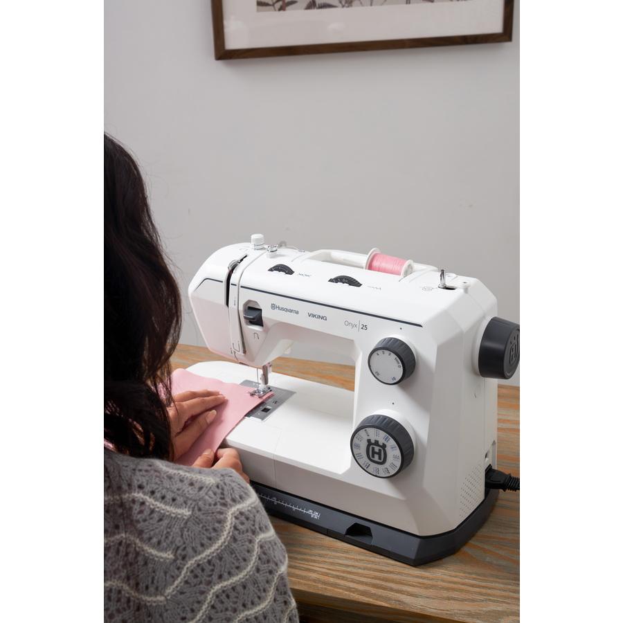 Husqvarna Viking Onyx 25 Sewing Machine - Sewingmachinesplus.com