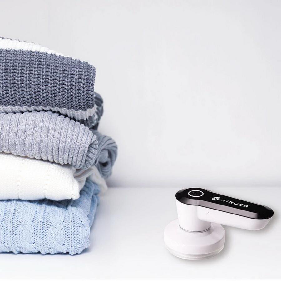 Singer Compact Lint Remover - Battery Powered - Sewingmachinesplus.com