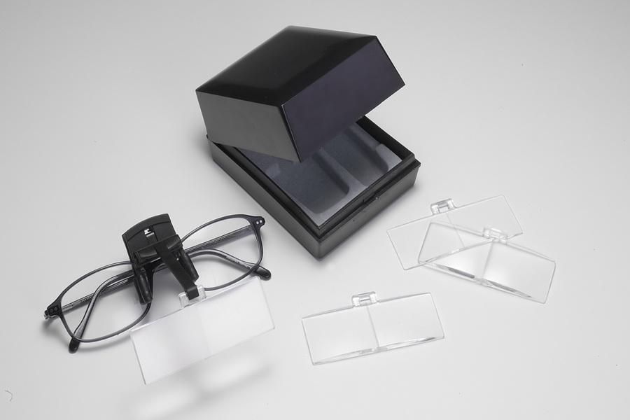 Clip-on Spectacle Magnifiers With 4 Lenses