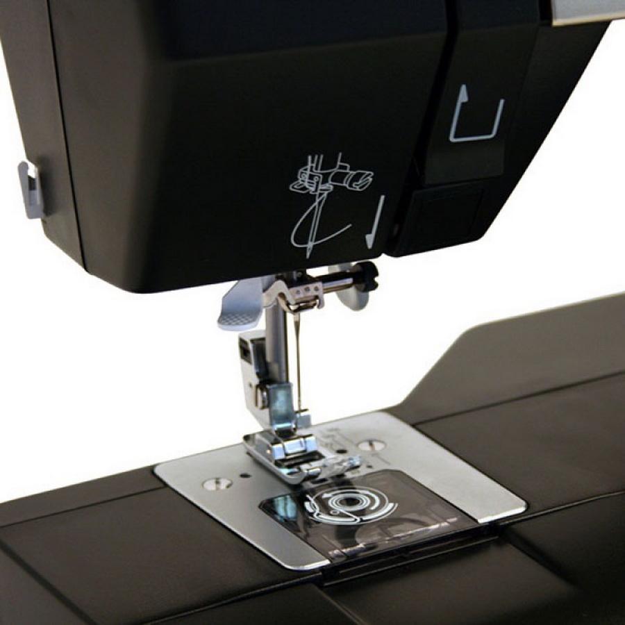 Toyota J17 Super Jeans Sewing Machine