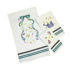 Anita Goodesign Daisies 12MAGHD embroidery design on white 3-piece towel set with daisies and teal ribbon