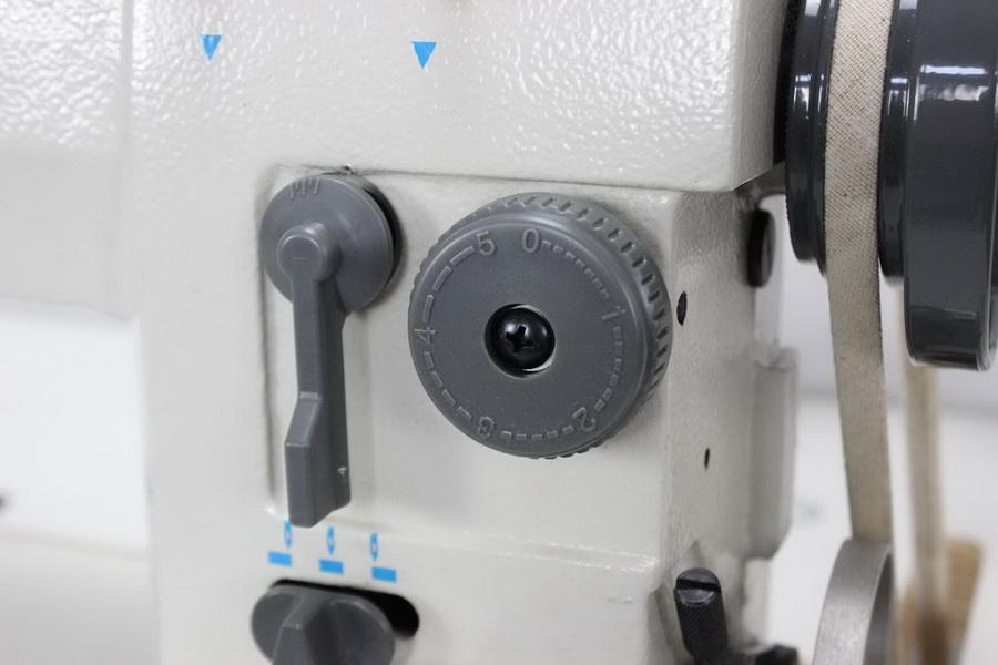 Techsew 20U53 Zigzag and Straight Stitch Industrial Sewing Machine with Assembled Table and Servo Motor - Sewingmachinesplus.com
