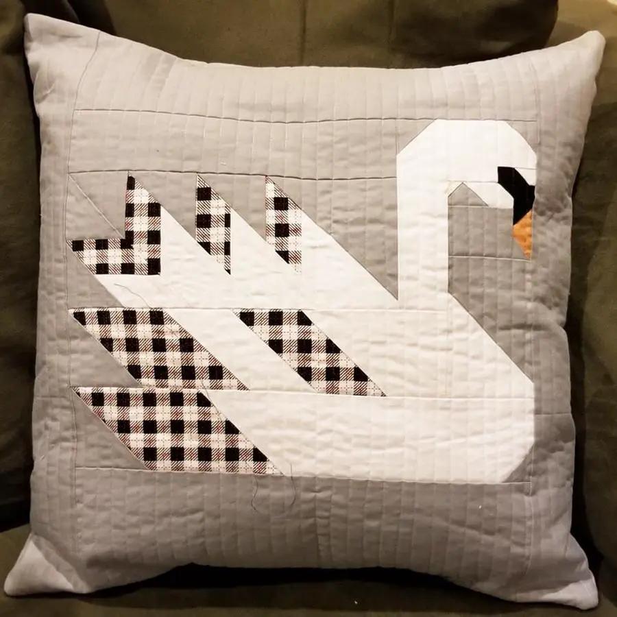 Elizabeth Hartman Swan Island Pillow Cover Kit - Sewingmachinesplus.com