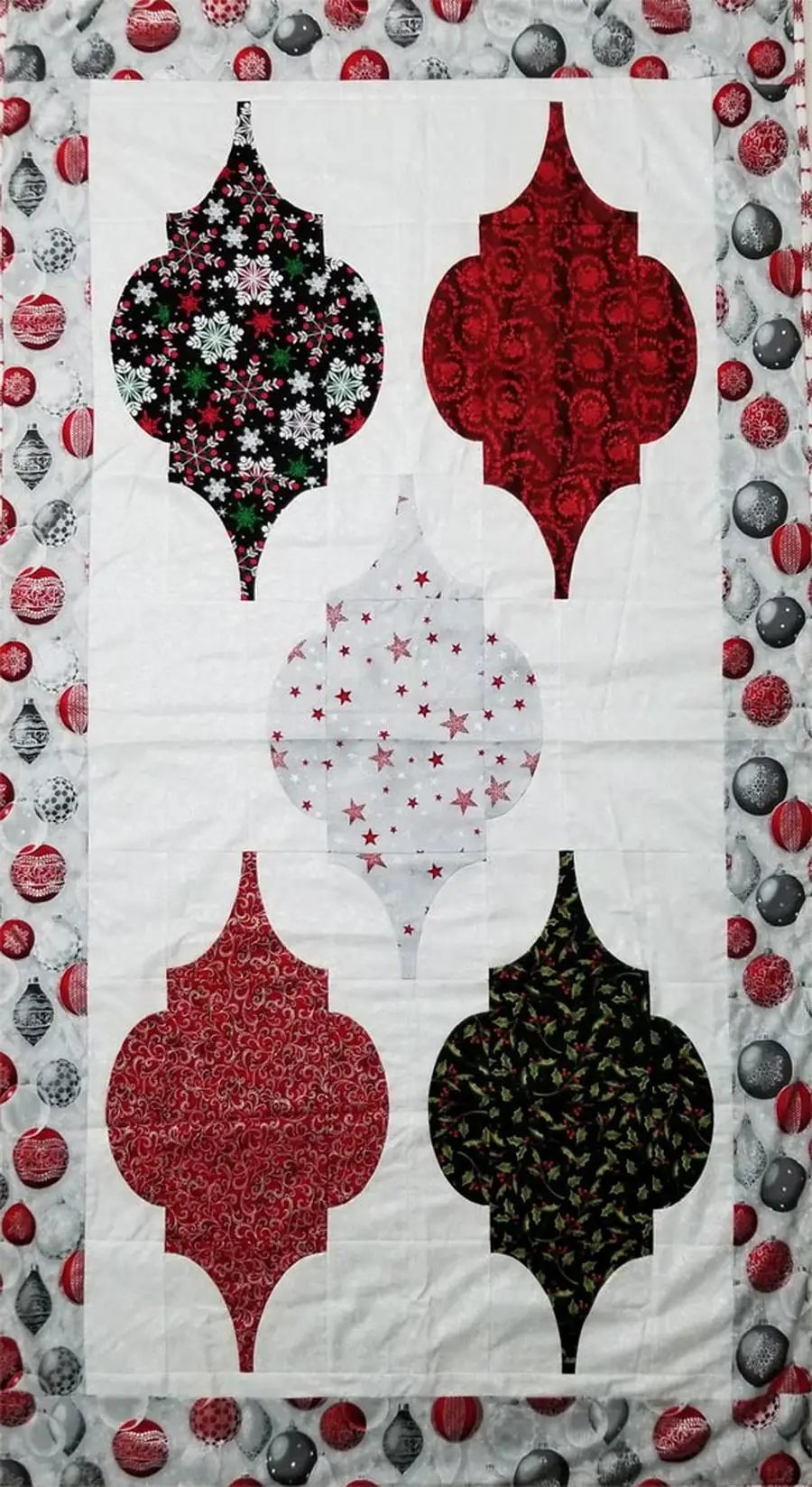 Quilter's Paradise Christmas Ornaments Fabric Kit - Sewingmachinesplus.com
