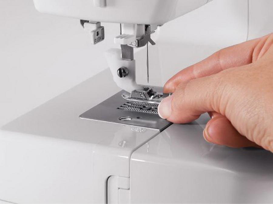 Singer 3221 Simple Sewing Machine - Sewingmachinesplus.com