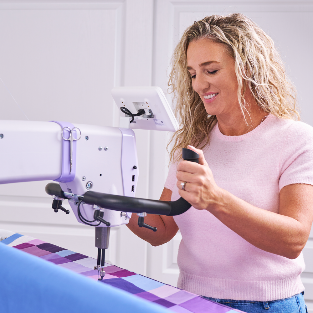 Handi Quilter Super Sixteen Longarm Quilting Machine with Little Foot 5' Frame