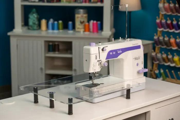 Extension table for Handi Quilter HQ Stitch 510/610 sewing machine with clear acrylic surface