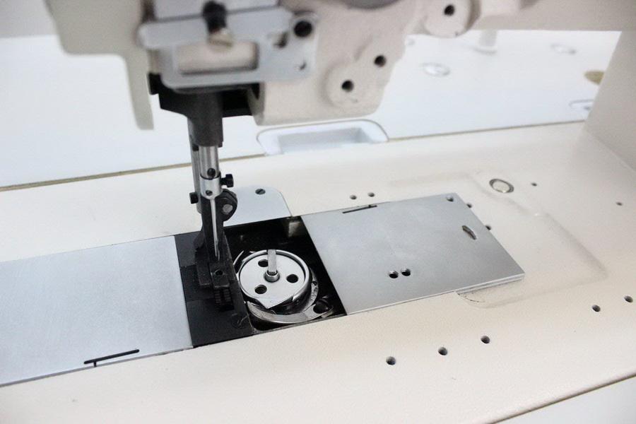 Techsew 1660 Flatbed Compound Feed Industrial Sewing Machine with Assembled Table and Motor - Sewingmachinesplus.com