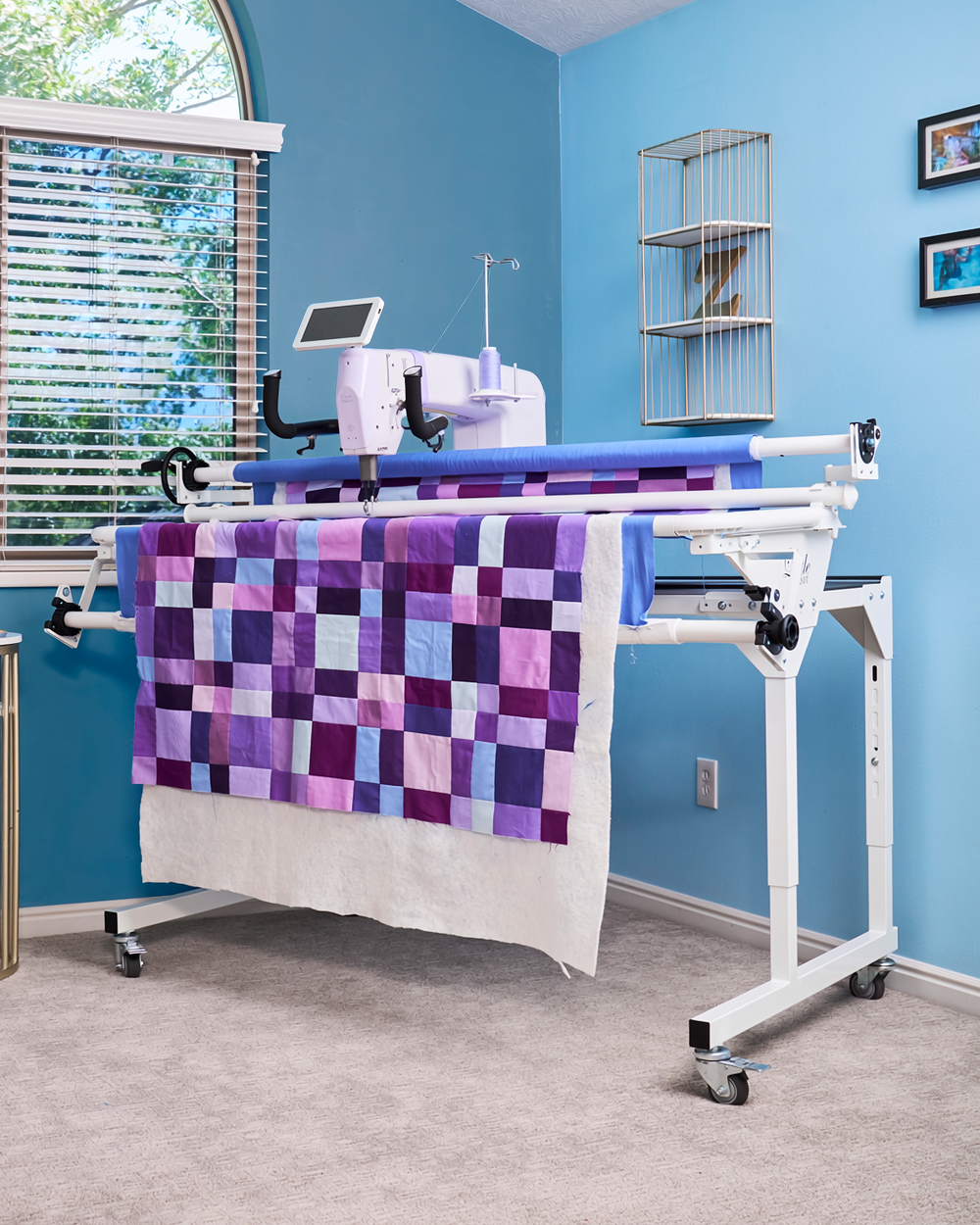 Handi Quilter Super Sixteen Longarm Quilting Machine with Little Foot 5' Frame
