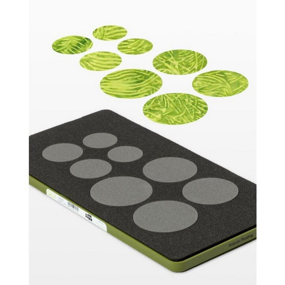 GO! Circle - 1 1/2in, 1 3/4in, 2 1/4in, 2 1/2in Applique Die - Sewingmachinesplus.com