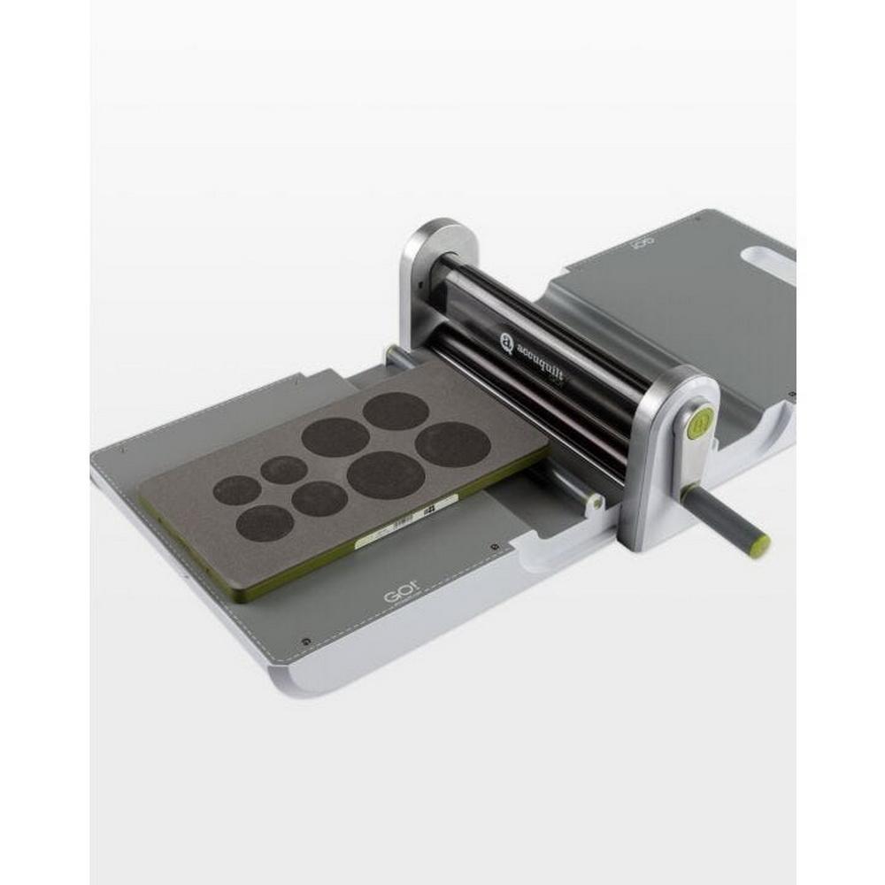 GO! Circle - 1 1/2in, 1 3/4in, 2 1/4in, 2 1/2in Applique Die - Sewingmachinesplus.com