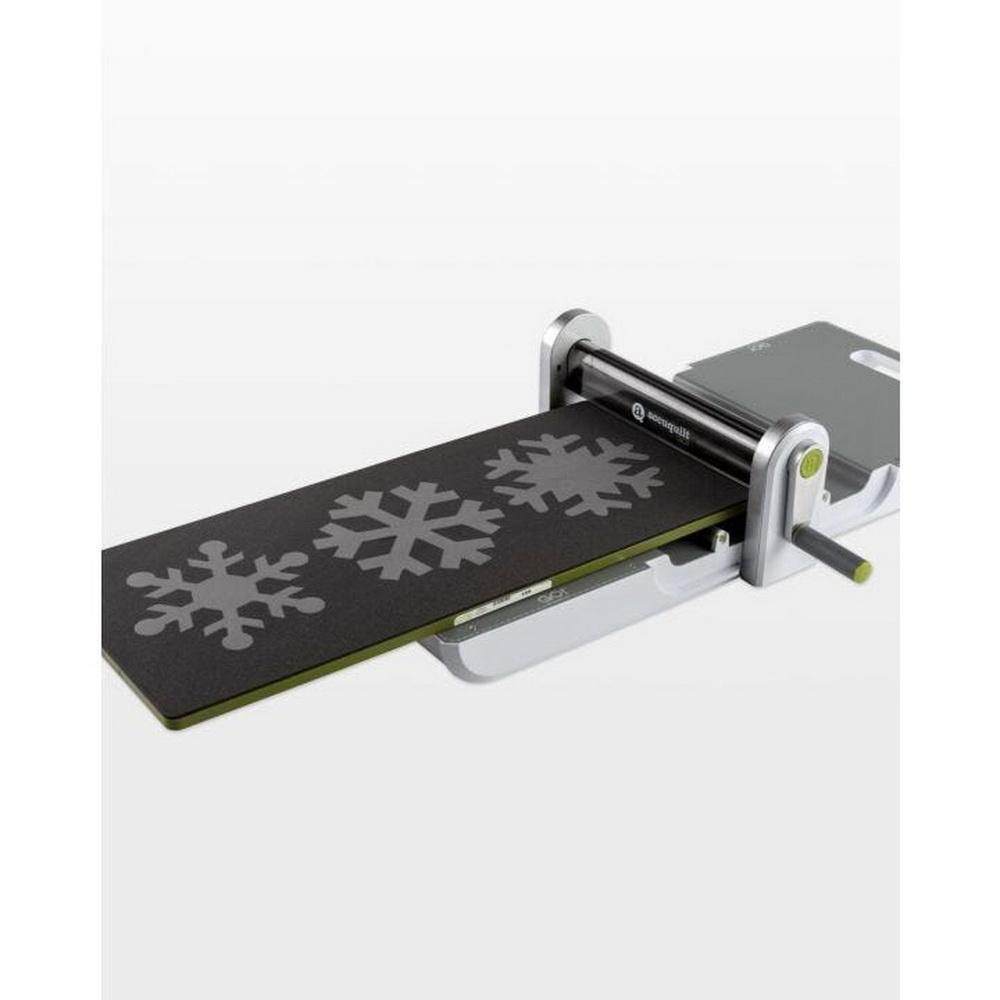 Accuquilt GO! Snowflakes - 7in Applique Die - Sewingmachinesplus.com
