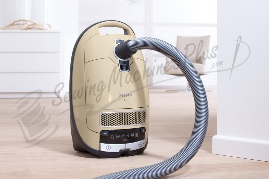 Miele Complete C3 Alize Canister Vacuum w/ Gift