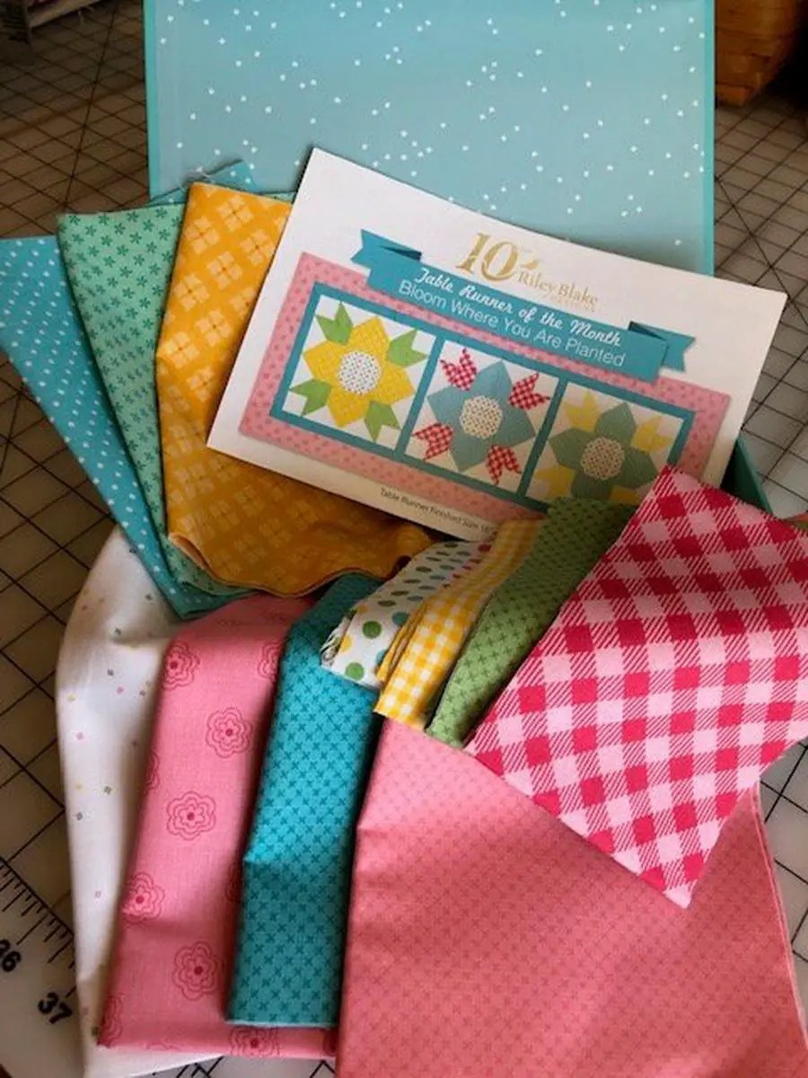 Riley Blake May Blossoms Table Runner Fabric Kit - Sewingmachinesplus.com