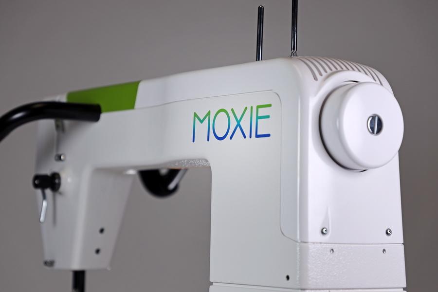 Handi Quilter Moxie 15 Inch Longarm Quilting Machine With 5ft Little Foot Frame or 8 Foot Loft Frame - Sewingmachinesplus.com