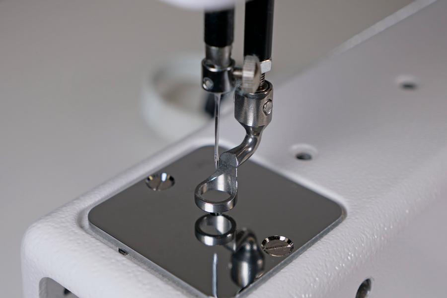 Handi Quilter Moxie 15 Inch Longarm Quilting Machine With 5ft Little Foot Frame or 8 Foot Loft Frame - Sewingmachinesplus.com