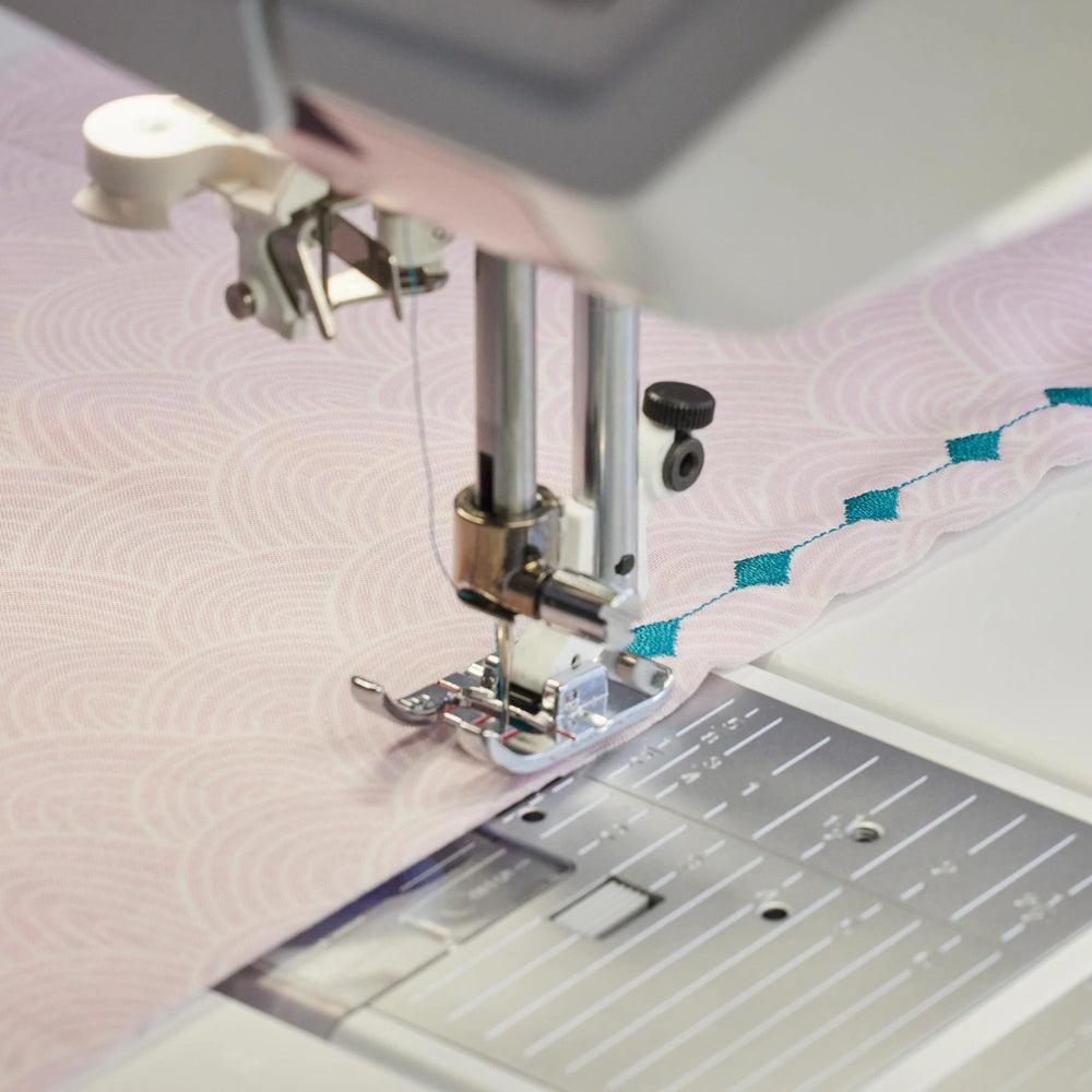 HUSQVARNA VIKING Epic Quilt 97 Sewing Machine & Accessories Bundle