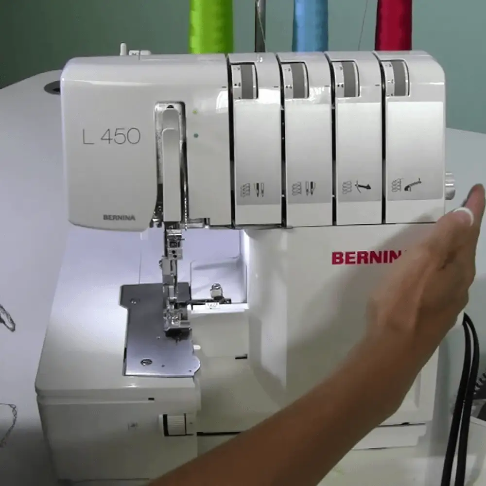 BERNINA L 450 Serger - Sewingmachinesplus.com