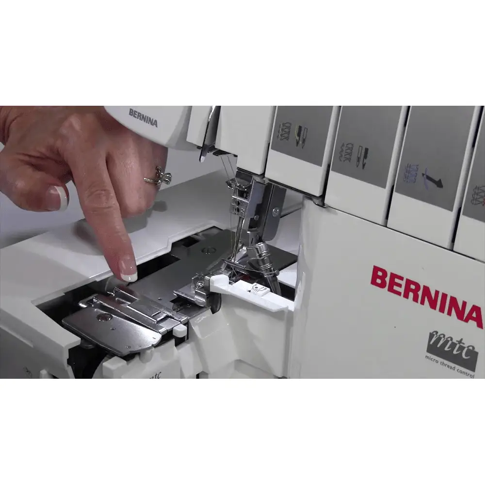BERNINA L 450 Serger - Sewingmachinesplus.com