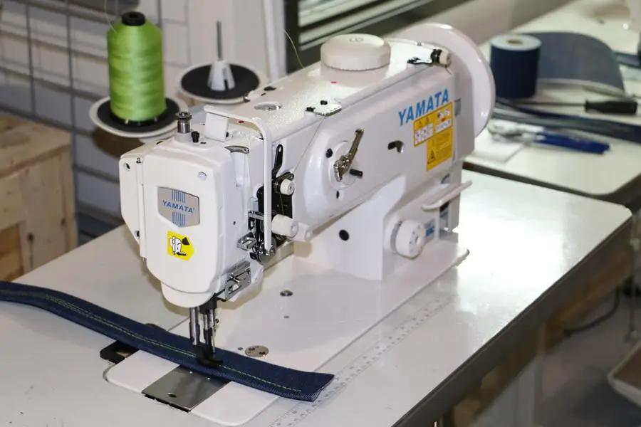 Yamata 1541S - Industrial Single Needle Walking Foot Machine with Safety Clutch Mechanism and Servo Motor (Table Comes Assembled) - Sewingmachinesplus.com