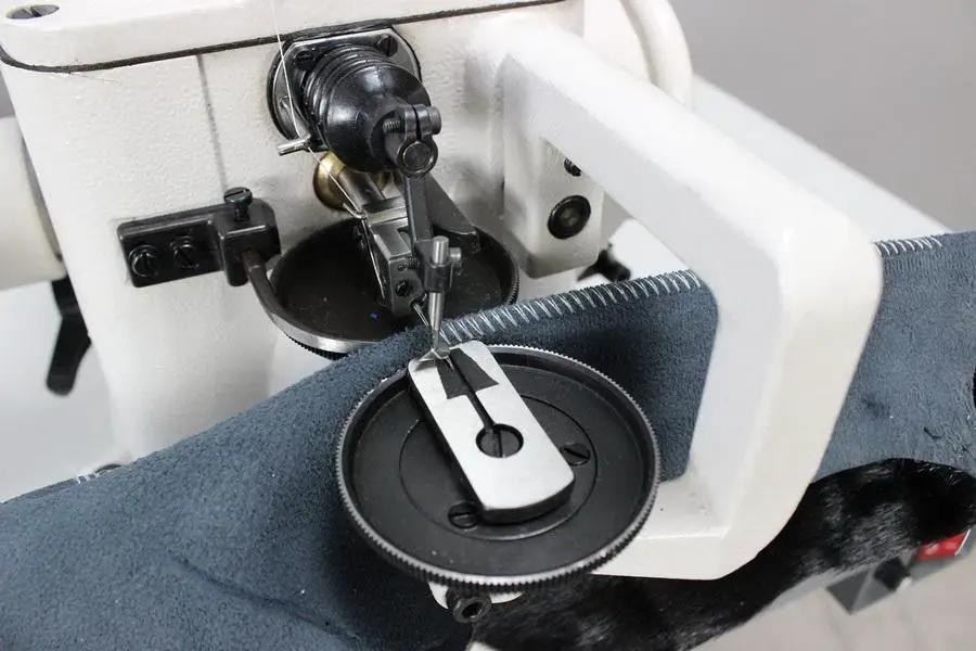 Techsew 202 Medium Fur Industrial Sewing Machine with Assembled Table & Servo Motor - Sewingmachinesplus.com