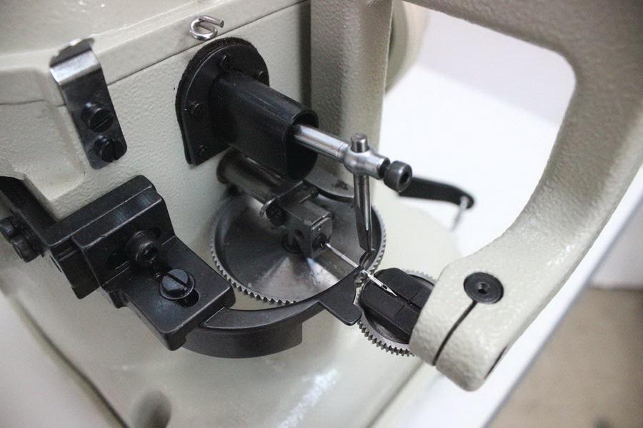Techsew 602 Heavy Fur Industrial Sewing Machine with Assembled Table & Servo Motor - Sewingmachinesplus.com