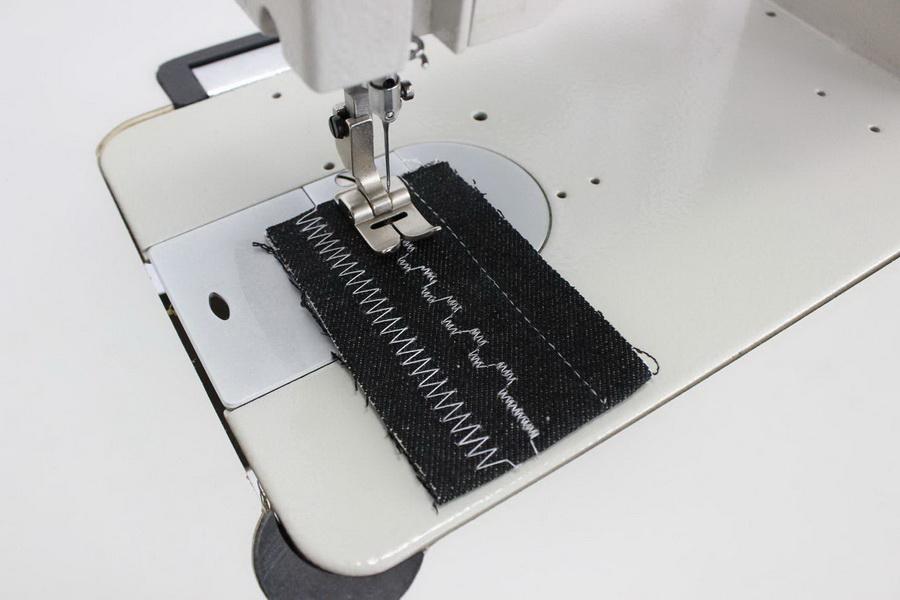 Techsew 20U53 Zigzag and Straight Stitch Industrial Sewing Machine with Assembled Table and Servo Motor - Sewingmachinesplus.com