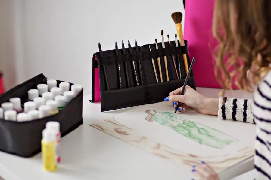 Bluefig paint brush easel carrying case, black roll-up with pink interior, stores brushes and art tools