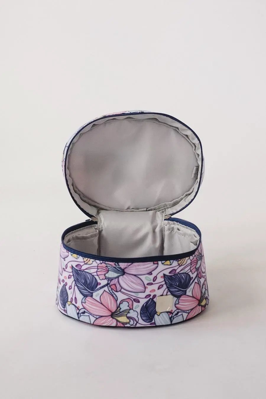 Bluefig Quilter Deluxe Combo Maisy floral round bag with gray interior lining