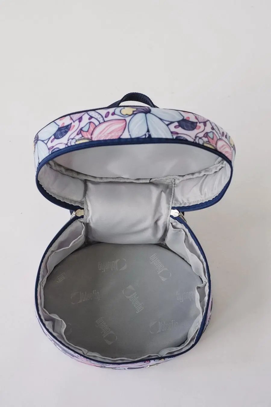 Bluefig Quilter Deluxe Maisy bag set: floral round carry bag with gray lining and zipper closure
