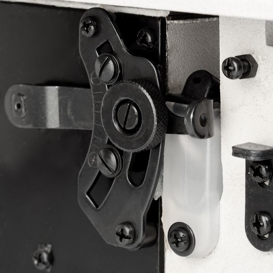 Reliable 2100IF Flat Bed Interlock Direct Drive Motor, Cover Stitch with Assembled Table and Uberlight 3100TL Light Lamp