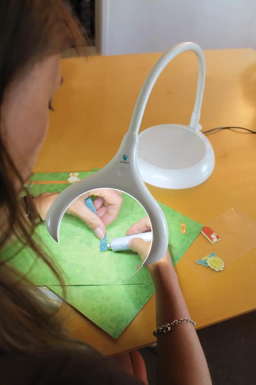 Daylight MAGnificent Floor and Table LED Magnifying Lamp (U25050)